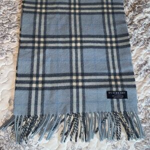 Beautiful Burberry London Lambswool Scarf